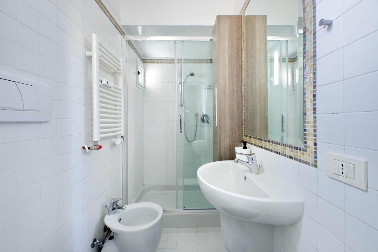 Domus Lou Elegante Appartamento In Trastevere Roma Extérieur photo
